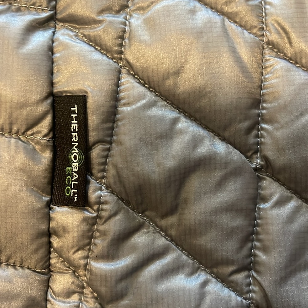 The North Face Silver Thermoball Trekker Puffer Quilted Vest - Picture 6 of 8